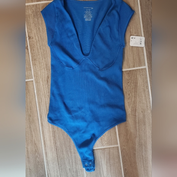 FREE PEOPLE Meg Seamless Bodysuit Sz M/L in Campanula/Cobalt Blue - Picture 8 of 8